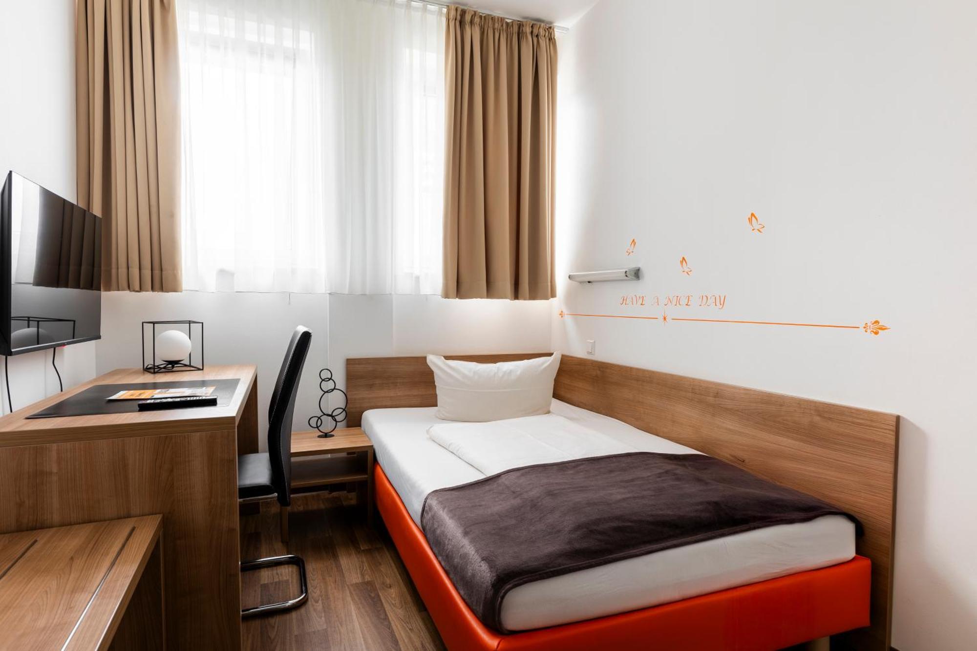 Hotel Orange Und 3*