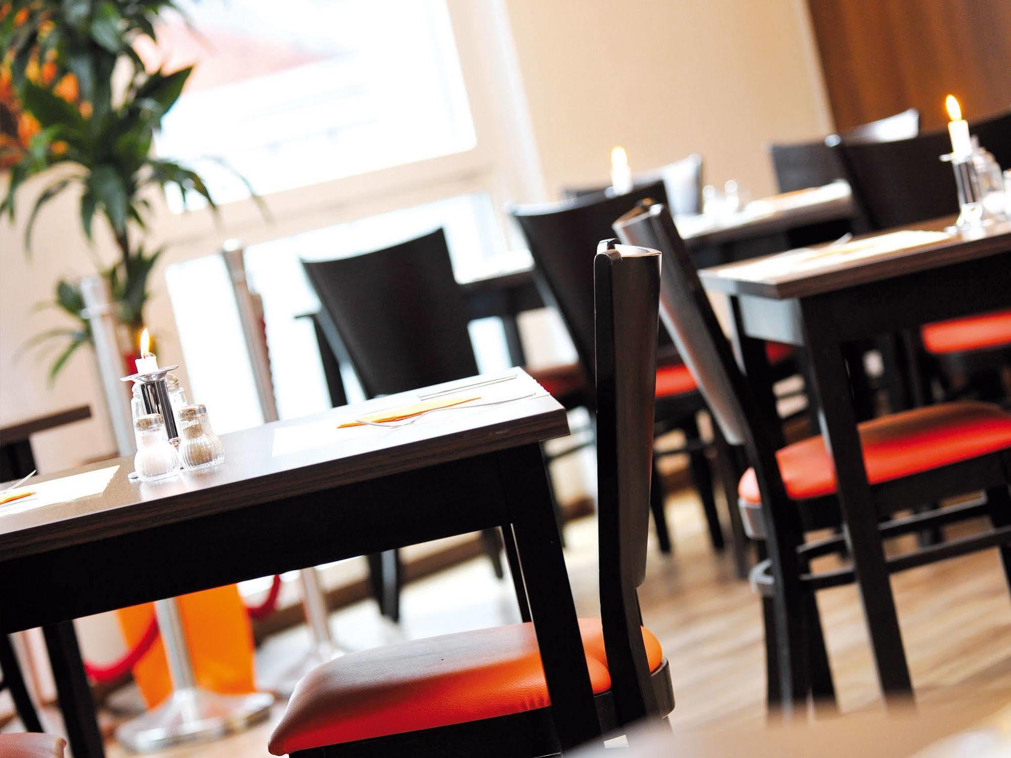 Orange Und 3* Neu-Ulm